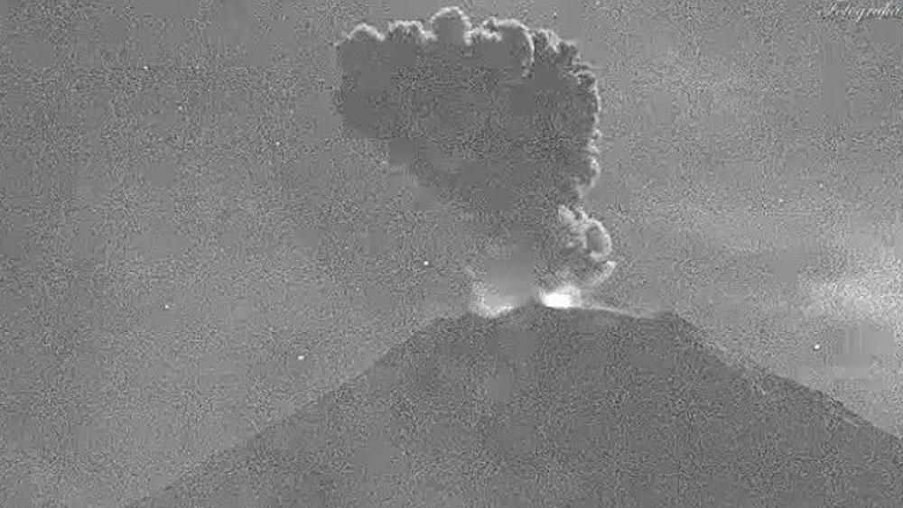 #Video El Popocatépetl emite nueva fumarola