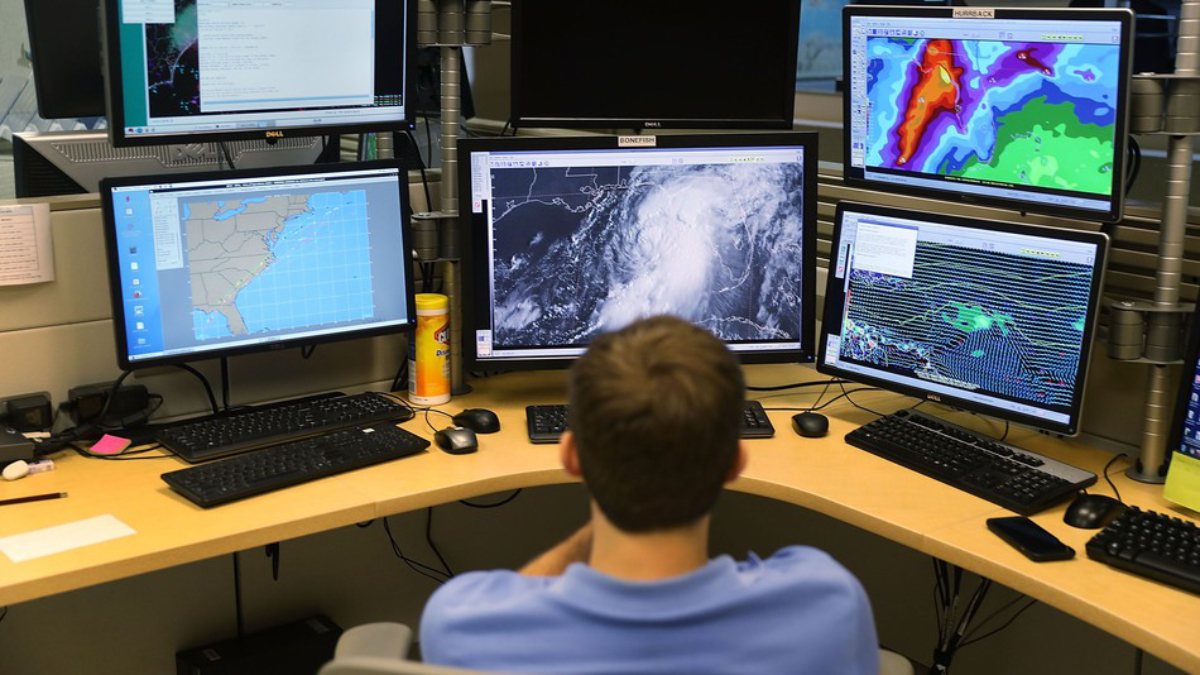 Cierre de gobierno afecta preparativos para temporada de huracanes en EE. UU.