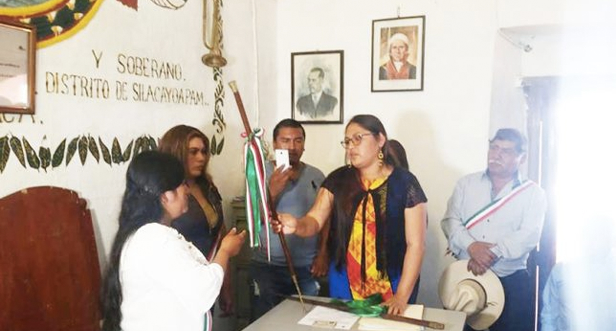 Renuncia presidenta municipal de San Miguel Ahuehuetitlán, Oaxaca