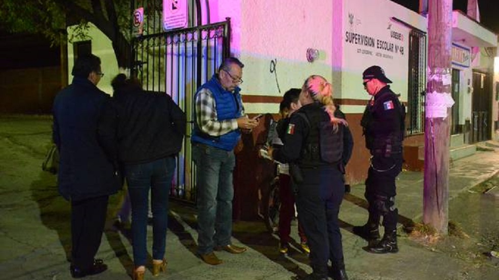 Olvidan ir por su hija a la escuela y se queda encerrada