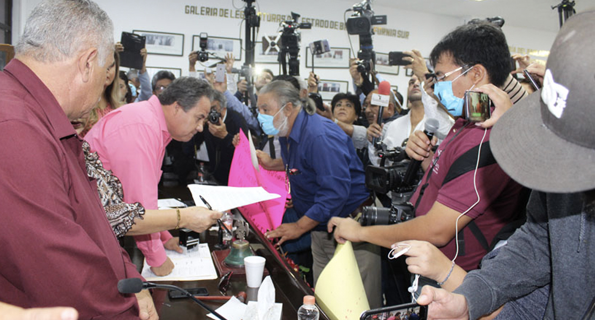 Periodistas protestan en Congreso de BCS por muerte de Rafael Murúa