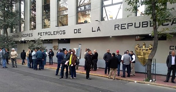 Protestan contra Romero Deschamps en sede del sindicato petrolero - protestas-romero-deschamps