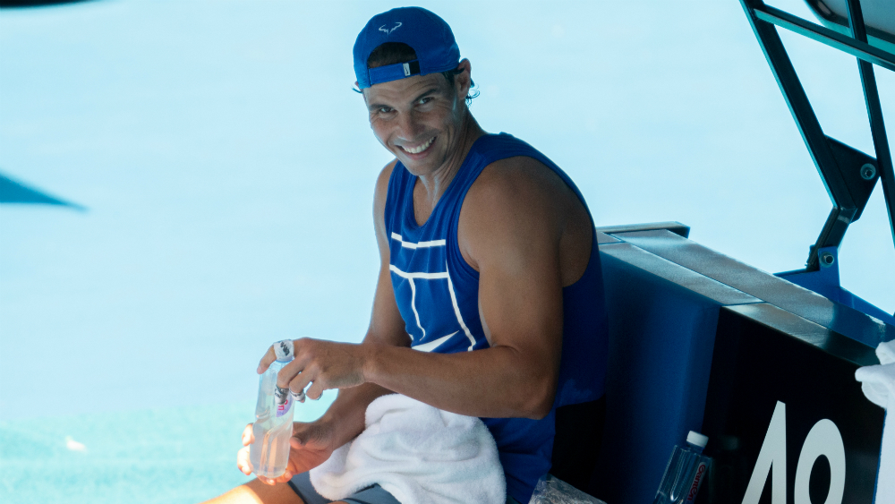 #Video Nadal sorprende a periodista que se durmió en rueda de prensa