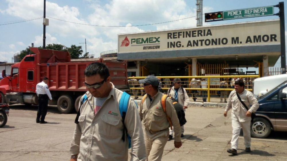 Prohíben uso de celulares a trabajadores de refinería en Salamanca