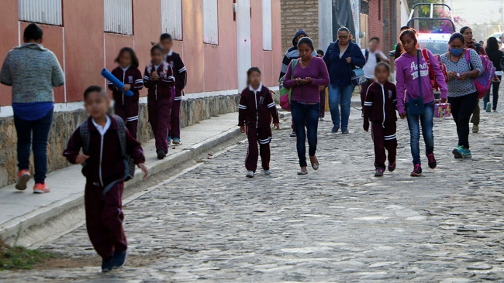 Más de 25 millones de alumnos de educación básica regresan a clases