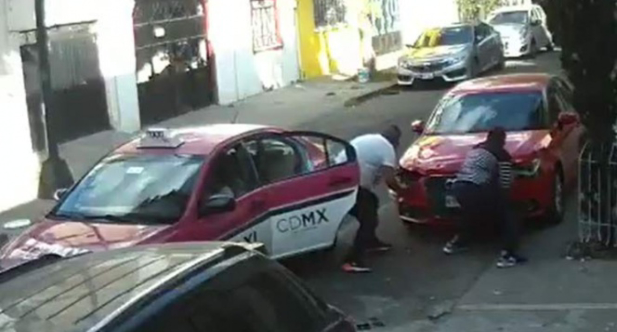 #Video Roban en segundos faros de un Audi en Ciudad de México #Video Roban en segundos faros de un Audi en Ciudad de México