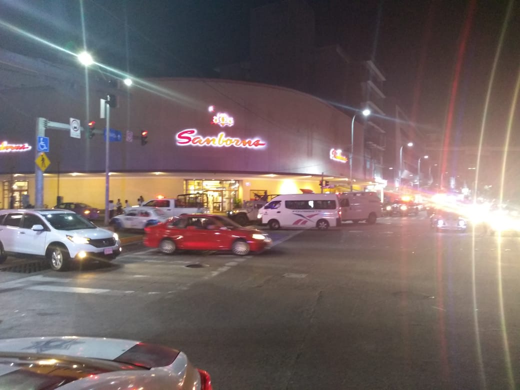 Hombres armados asaltan Sanborns en Acapulco - sanborns-acapulco1