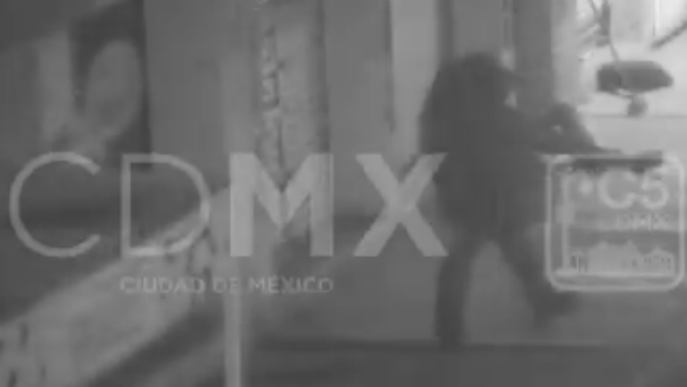 #Video Detienen a sujeto que le robó gorra a ebrio