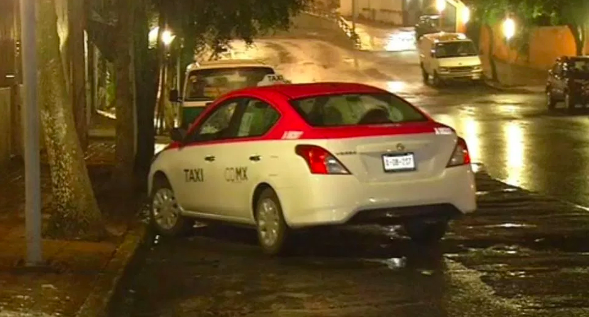 Taxi atropella y mata a mujer embarazada en Iztapalapa