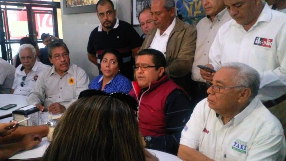 Taxistas de Veracruz piden frenar ingreso de Uber