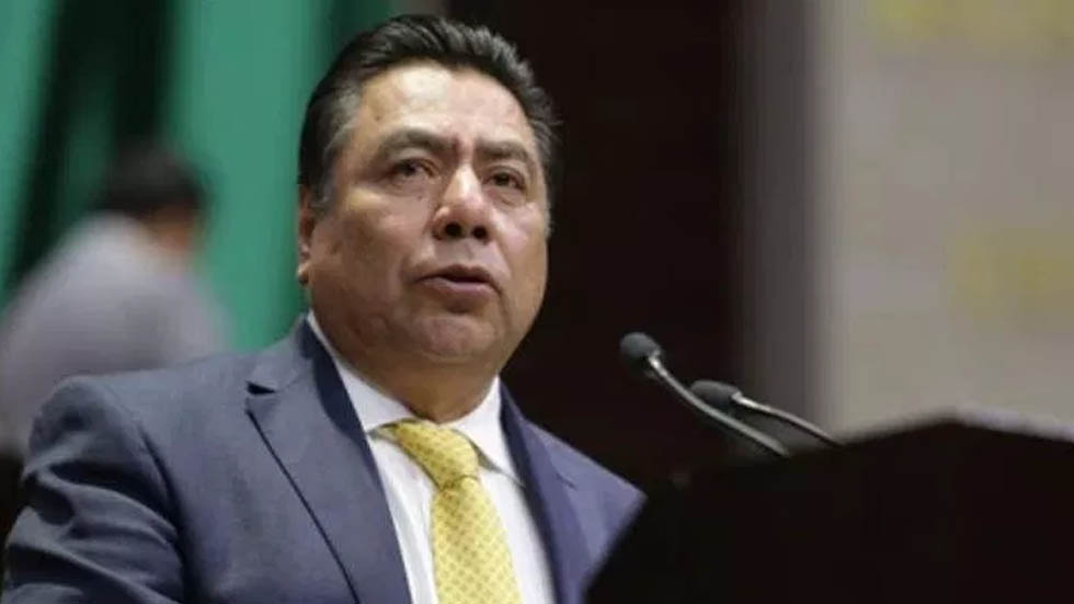 Diputado Teófilo García deja el PRD y se va a Morena