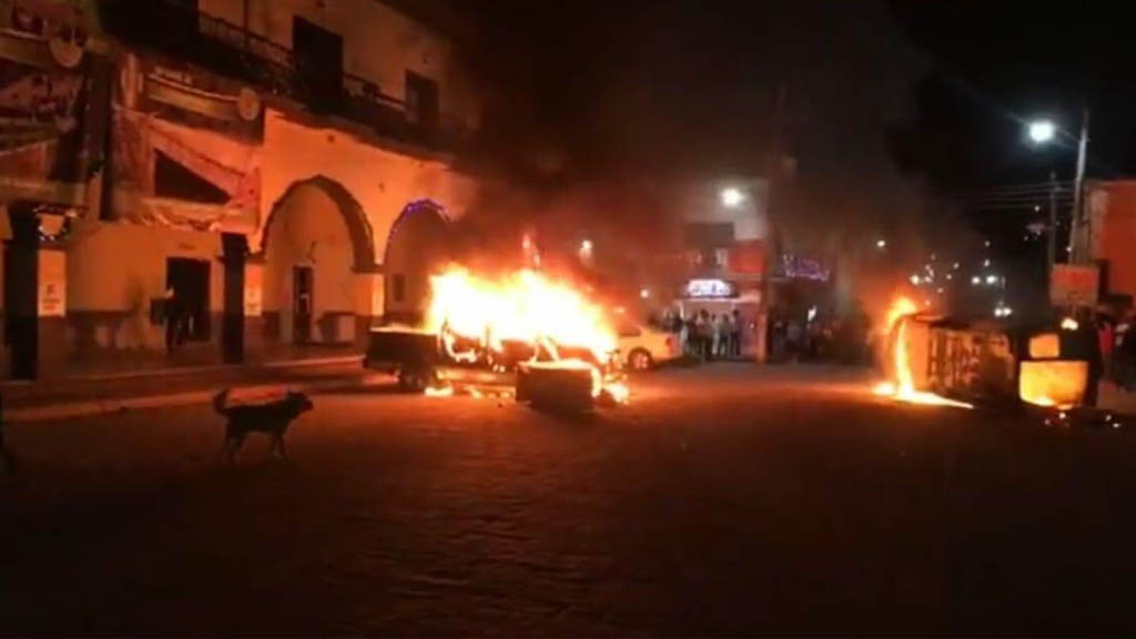 Intentan linchar a presuntos secuestradores en Morelos - tepalcingo-morelos-linchamiento