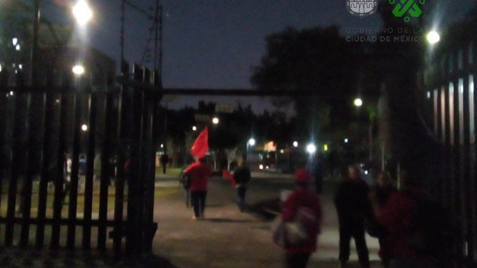 Trabajadores de la UAM marchan en Xochimilco