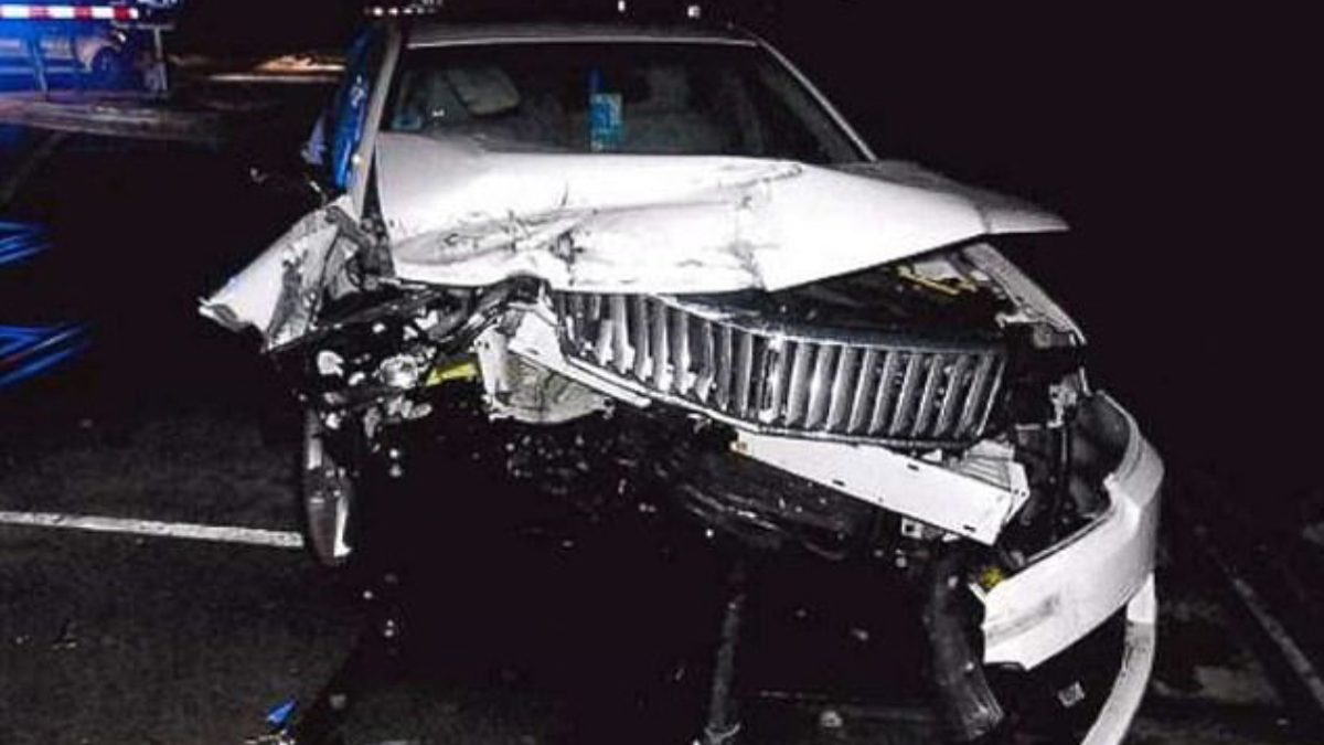 #Video Rescatan a mujer antes de que su auto fuera impactado por un tren