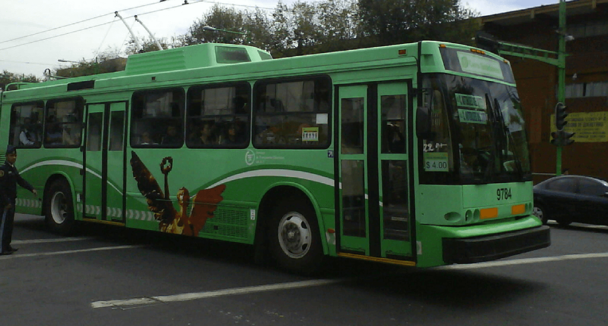 Detienen a tres por intento de robo de cable del trolebús