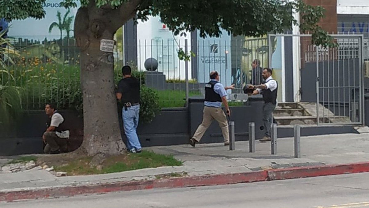 #Video Hombre toma rehenes en estética de Uruguay - uruguay-rehenes-e-peluqueria