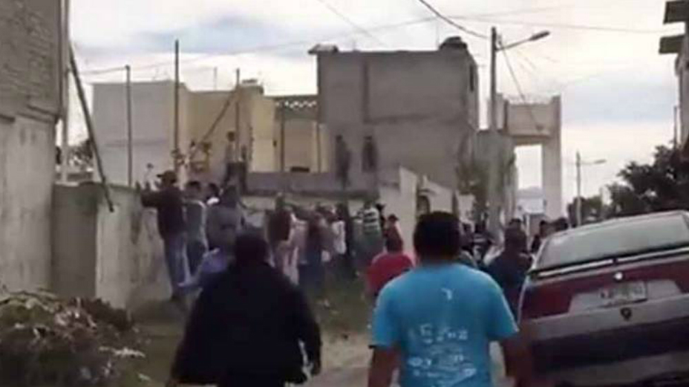 Vecinos de Valle de Chalco buscan al asesino de una niña en las calles