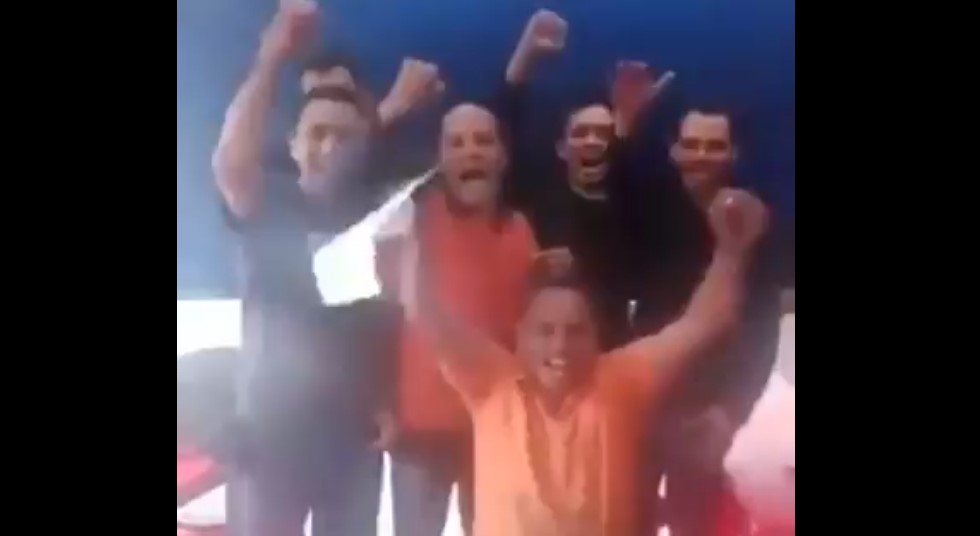 #Video Venezolanos ofrecen a Trump construir muro con México