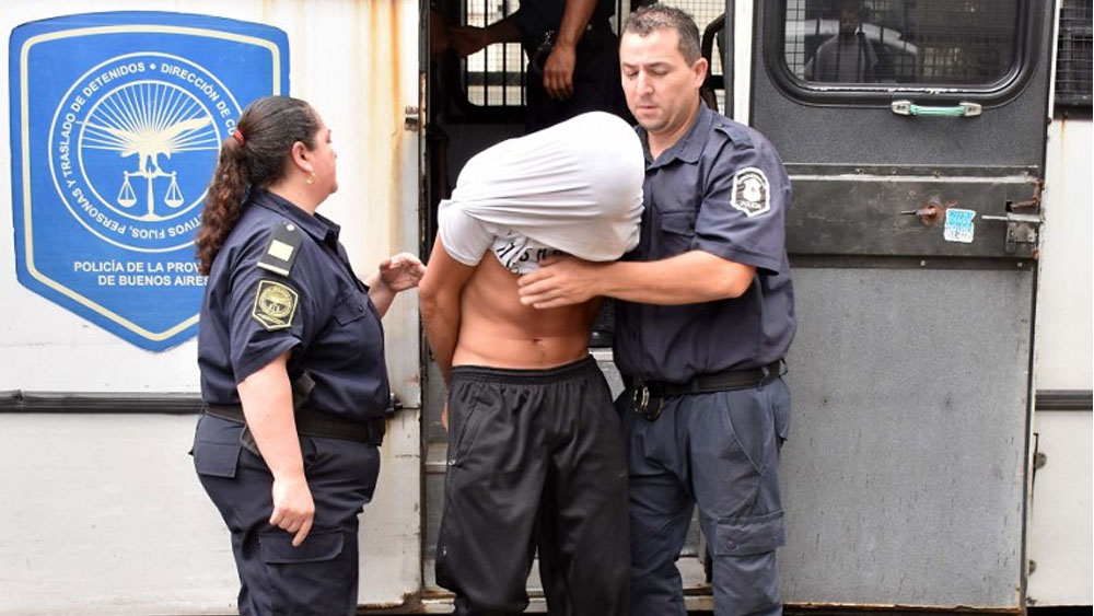 Detienen a cinco hombres por violar a adolescente en Argentina Detienen a cinco hombres por violar a adolescente en Argentina