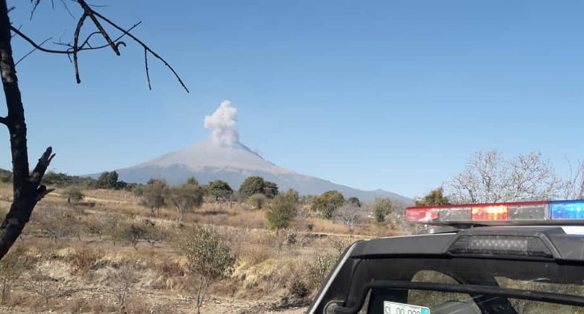 Autoridades piden no acercarse al volcán Popocatépetl