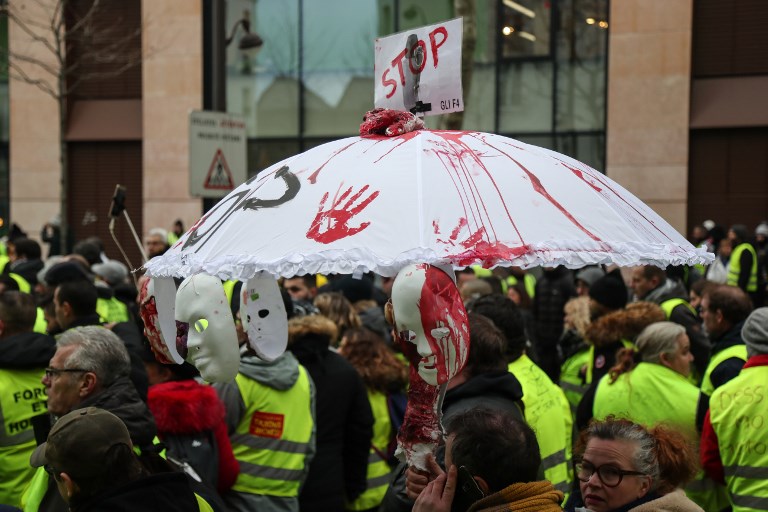 Chalecos amarillos protestan contra violencia policial en Francia - 000-1cy4es