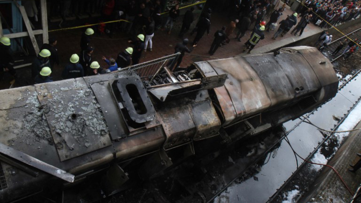 Renuncia ministro de transporte en Egipto tras incendio de tren