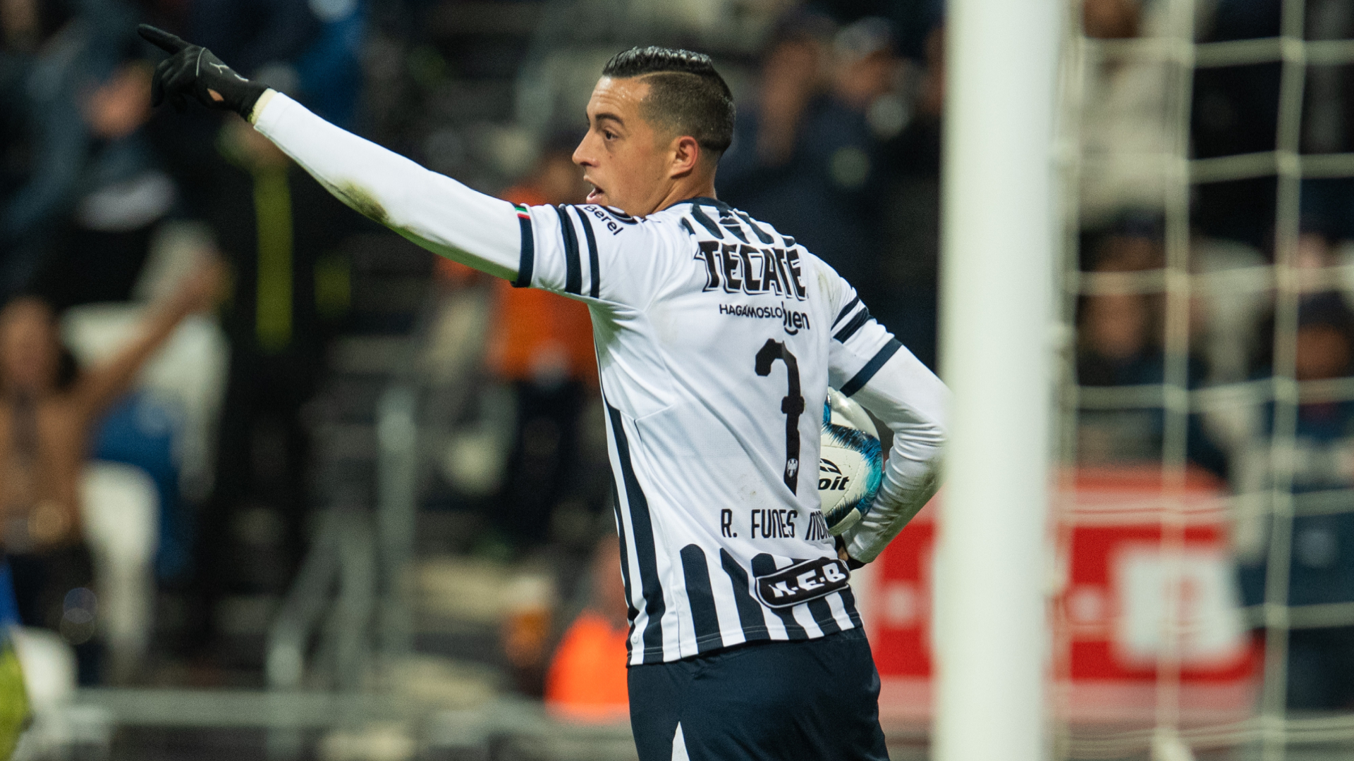 Monterrey golea a Lobos y mantiene el liderato