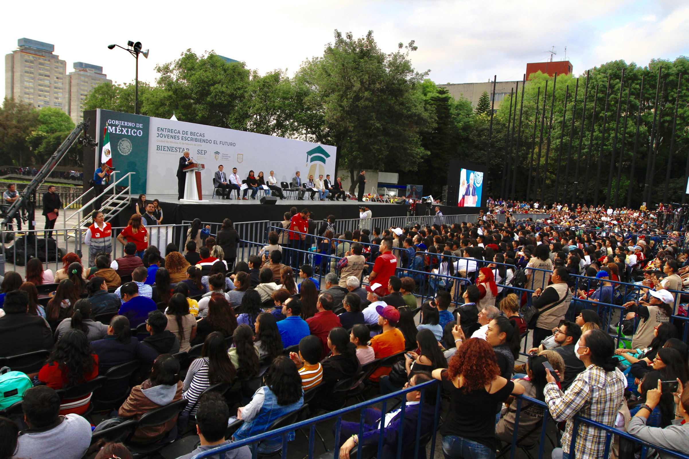 "No va a faltar presupuesto para la educación": López Obrador - 90212167