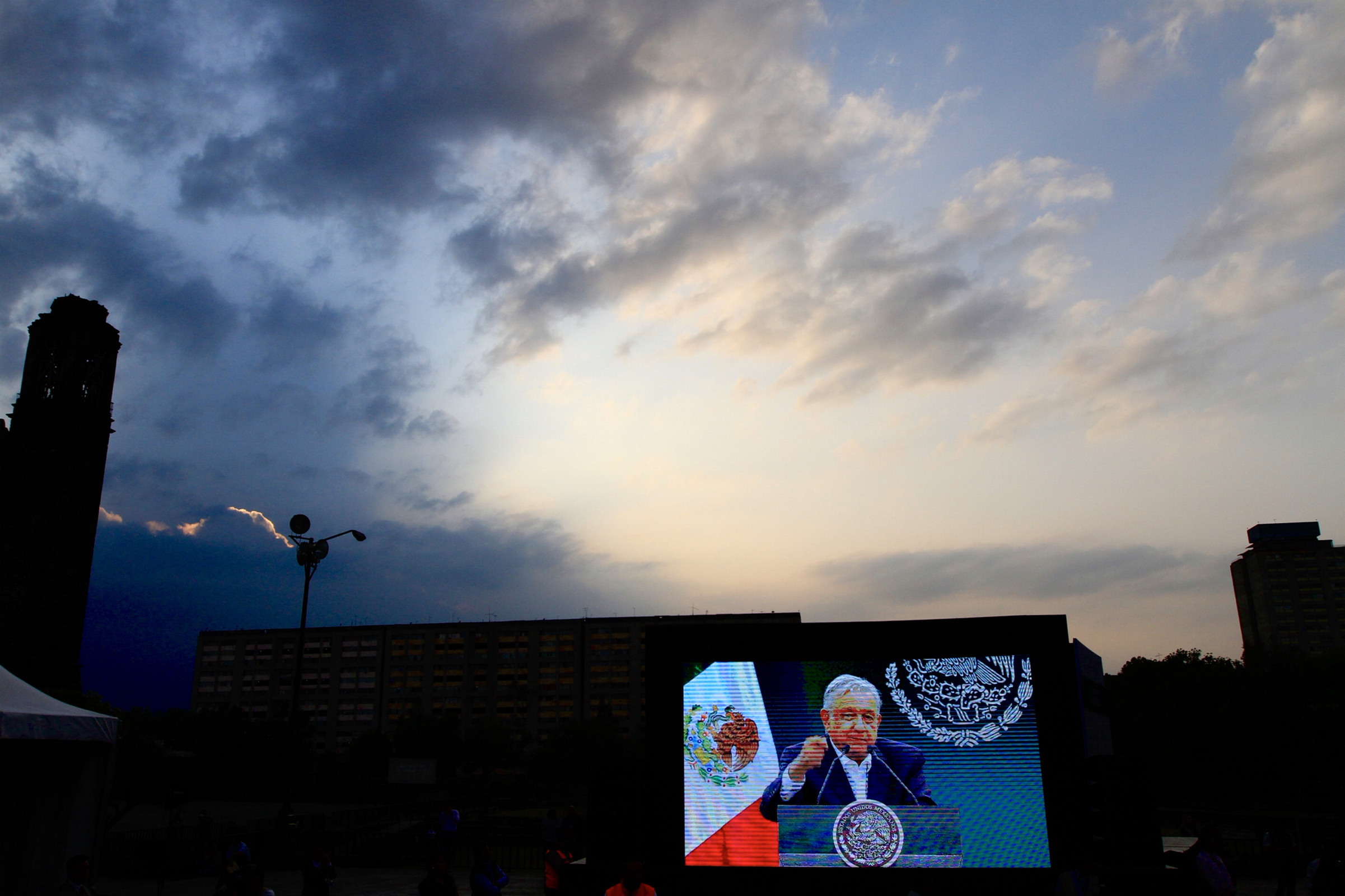 "No va a faltar presupuesto para la educación": López Obrador - 90212171