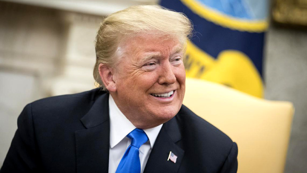 Trump respalda hacer permanente el horario de verano