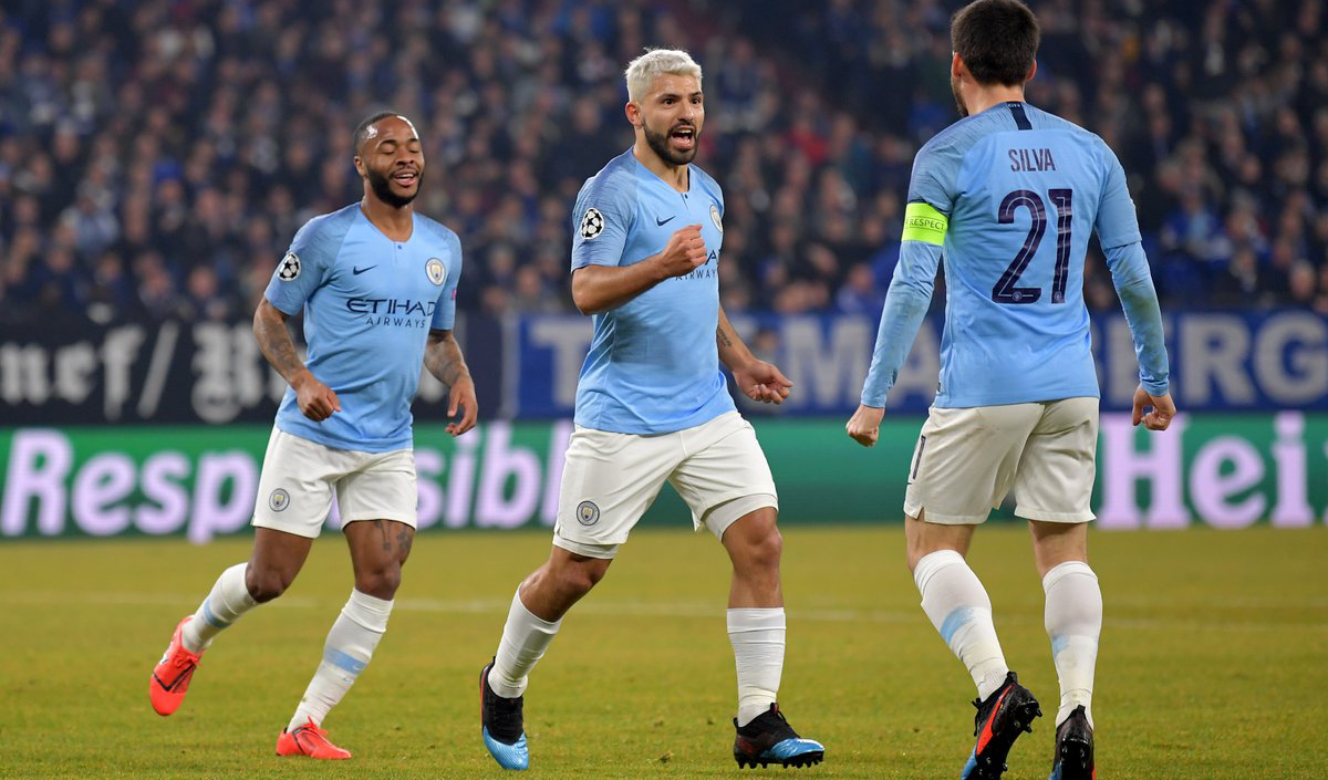 Con 10 jugadores, Manchester City remonta y vence al Schalke 04 - aguero-gol-manchester-city-1