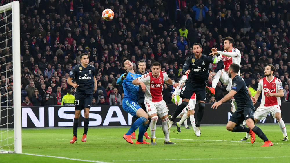 El VAR anula por primera vez un gol en Champions en Ajax-Real Madrid