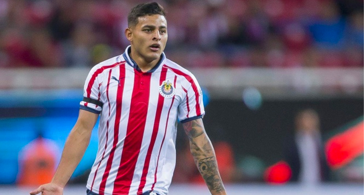 Alexis Vega asegura que en Chivas “no hay nada de celos”