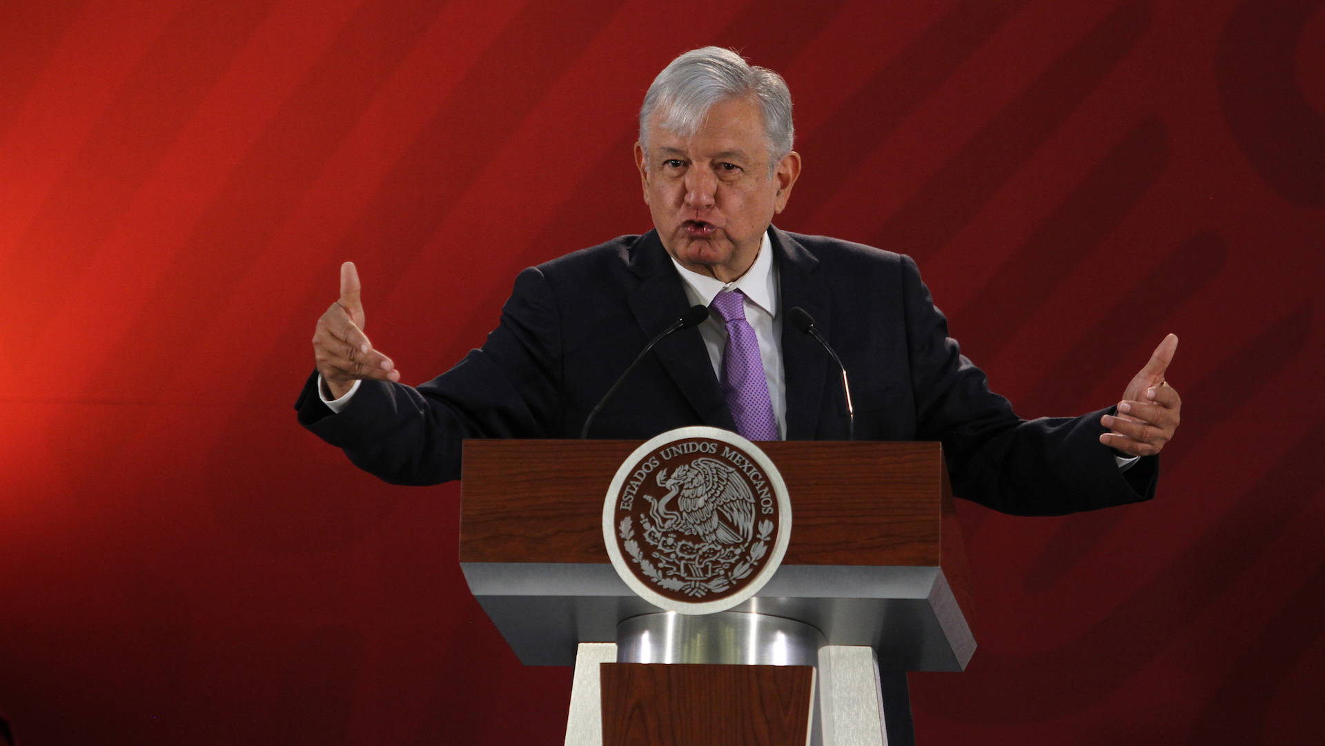 AMLO acusa que presidente de la CRE tiene conflicto de interés