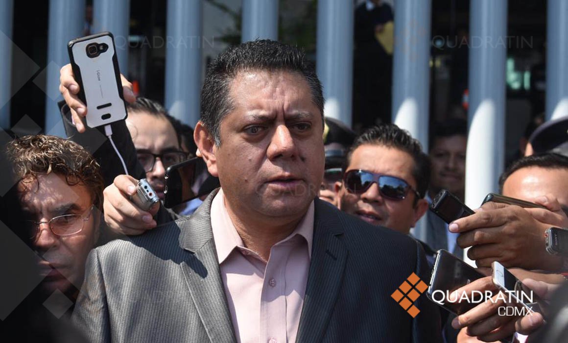 Trabajadores presentan pruebas contra Romero Deschamps ante la SEIDO - arturo-flores-contreras-de-movimiento-petroleros-activos-en-evolucion-entregan-posibles-pruebas-contra-romero-deschamps-6febrero2019-foto-jose-melton-ruiz-quadratin-3