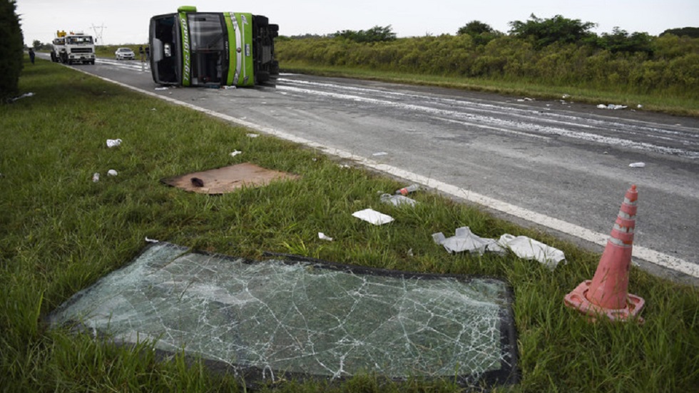 Volcadura de autobús deja 35 lesionados en Argentina Volcadura de autobús deja 35 lesionados en Argentina