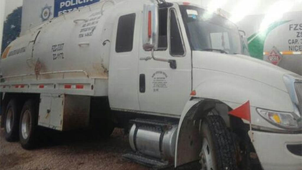 Aseguran dos autotanques con gasolina en Veracruz