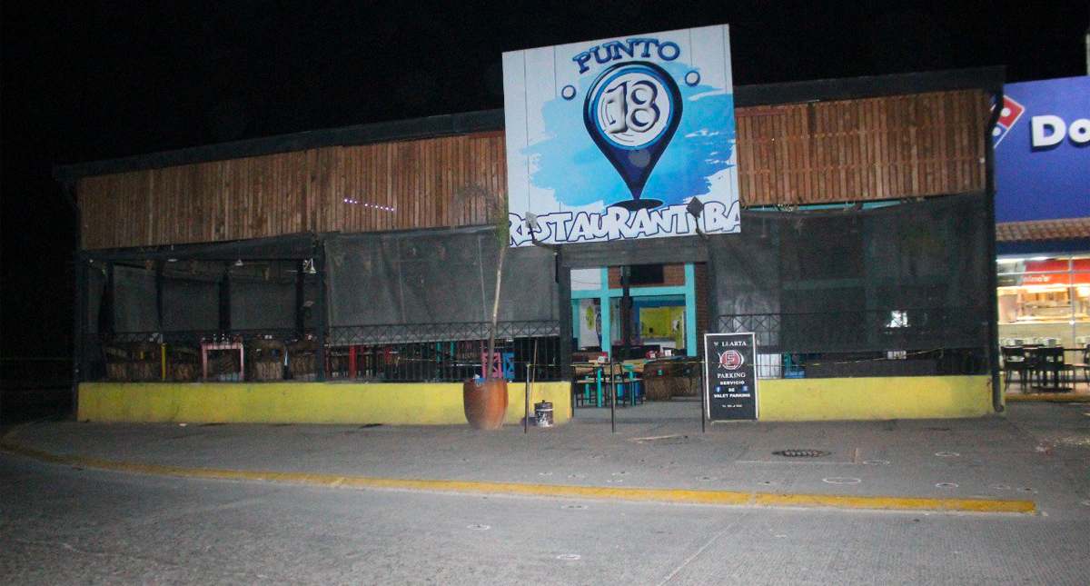 Comando dispara contra clientes de bar en Puerto Vallarta y mata a mujer