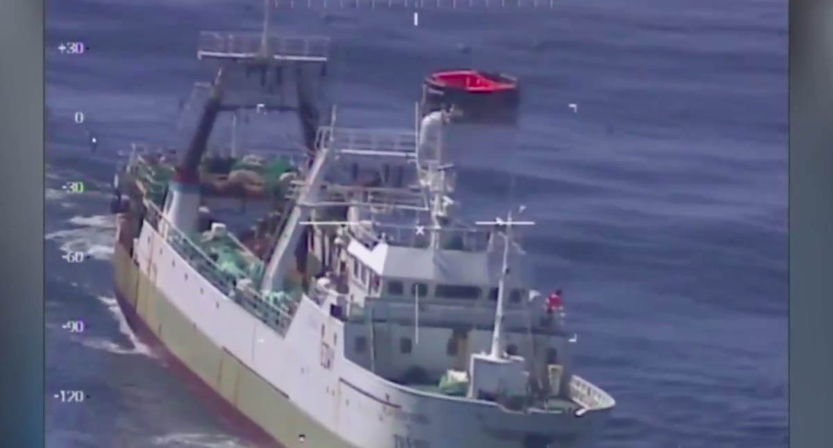Buque chino colisiona y se hunde en el Atlántico Sur Buque chino colisiona y se hunde en el Atlántico Sur