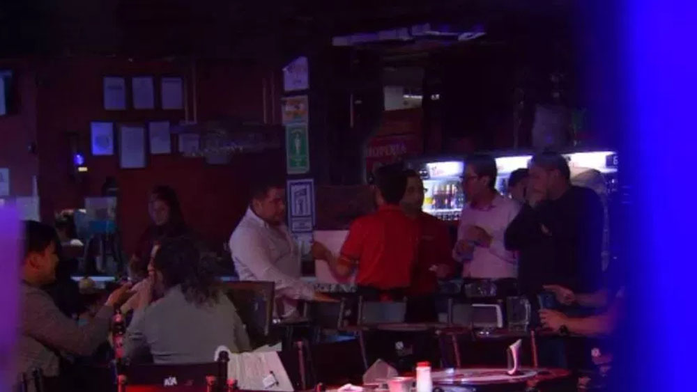 Clausuran cinco bares tras operativo en la Ciudad de México