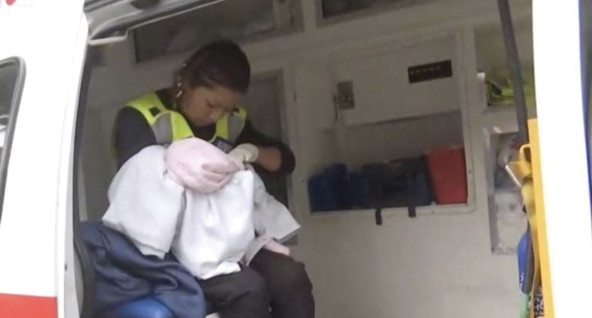 Mujer da a luz en camioneta en Coyoacán Mujer da a luz en camioneta en Coyoacán