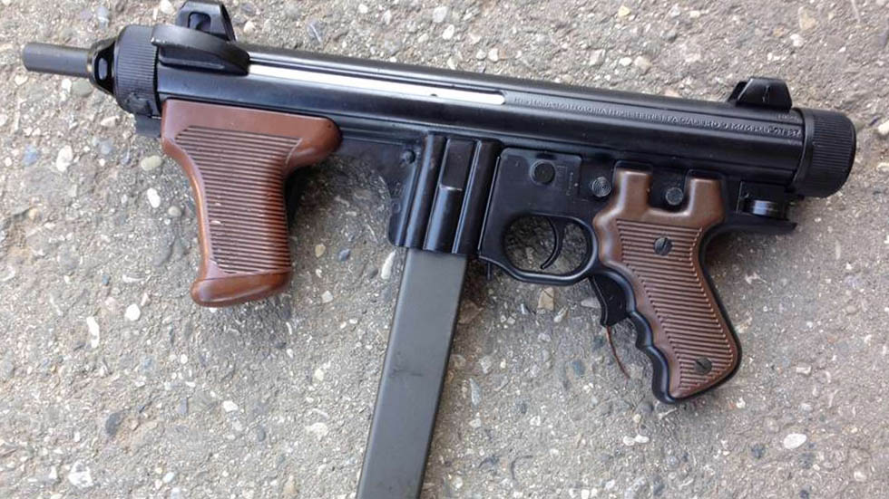 Detienen a hombre armado con una subametralladora en la colonia Roma