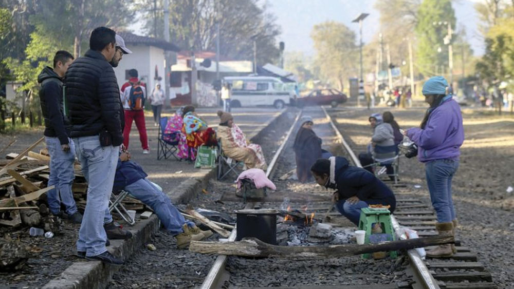 CNTE se deslinda de grupos que mantienen bloqueos en Uruapan