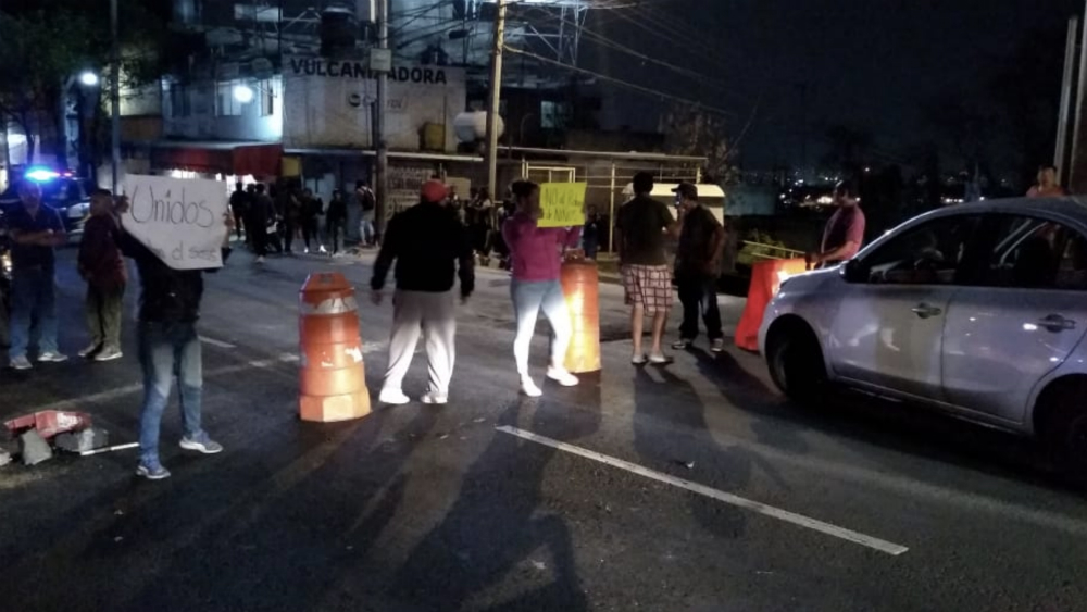 Manifestantes bloquean avenida Constituyentes en la capital