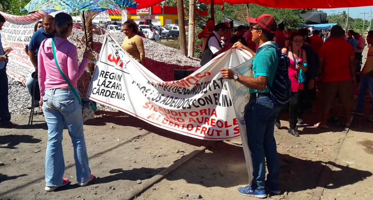 CNTE retoma el bloqueo en vías férreas de Lázaro Cárdenas