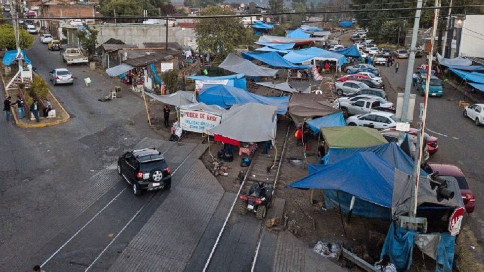 Empresarios exigen a López Obrador liberar vías férreas en Michoacán