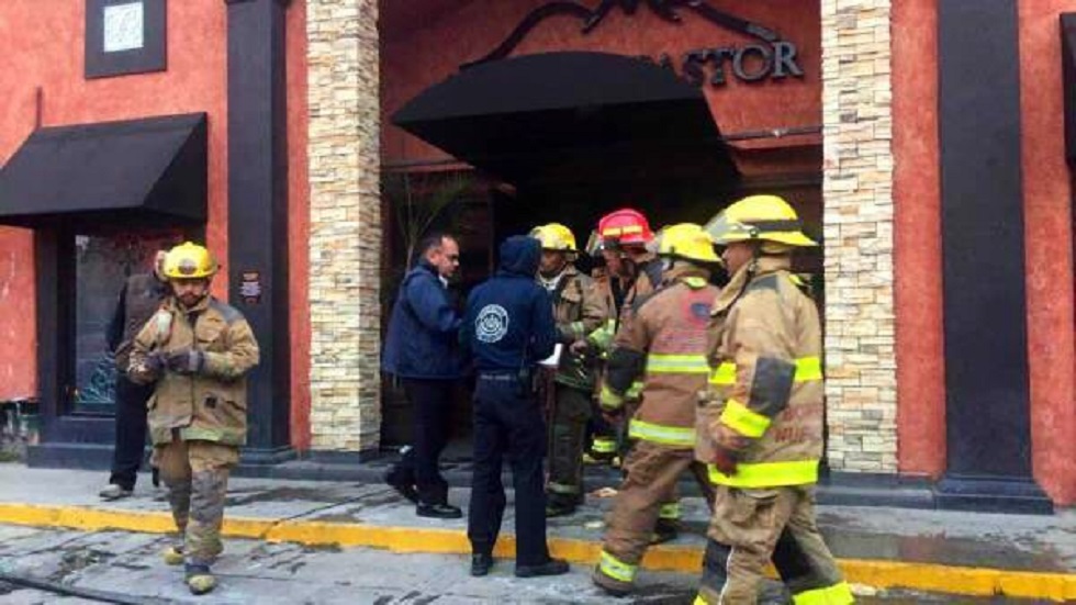 Fiscalía confirma que incendio en El Gran Pastor fue ataque abierto - bomberos-y-proteccion-civil-en-el-restaurante