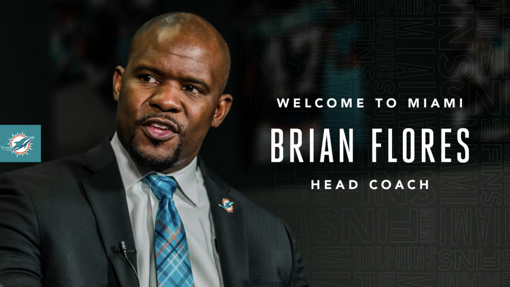 Miami Dolphins nombran a Brian Flores como entrenador en jefe