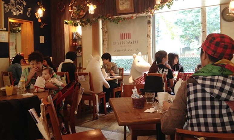 Japón veta popotes y cubiertos de plásticos en cafeterías - cafeteria-en-japon