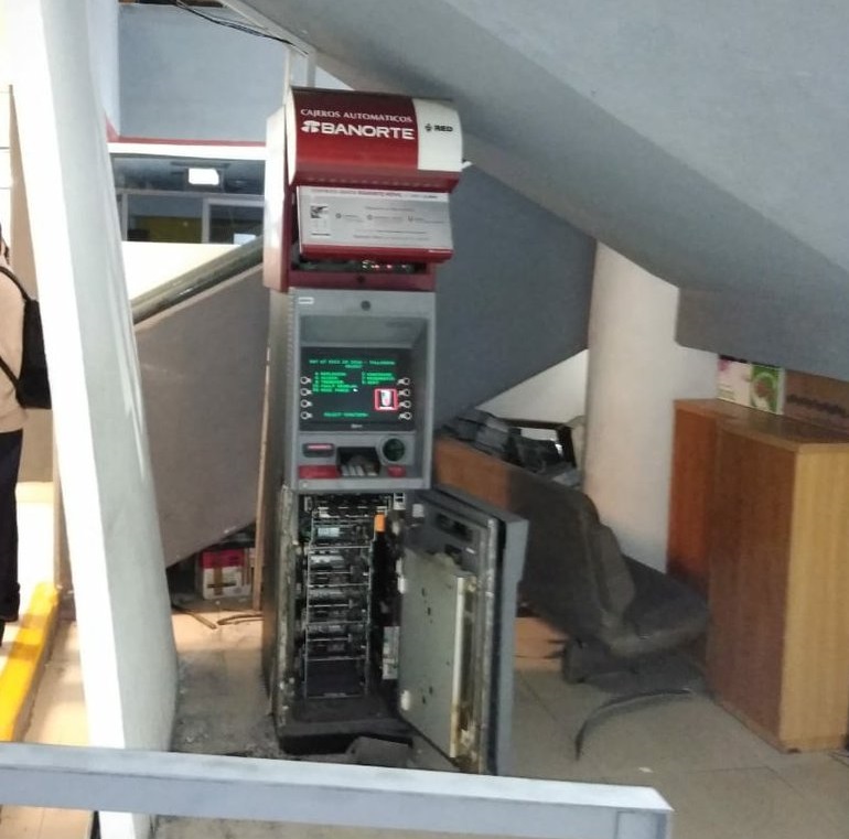 Roban dinero de cajero automático en oficina de alcaldía capitalina - cajero-del-que-se-robaron-dinero